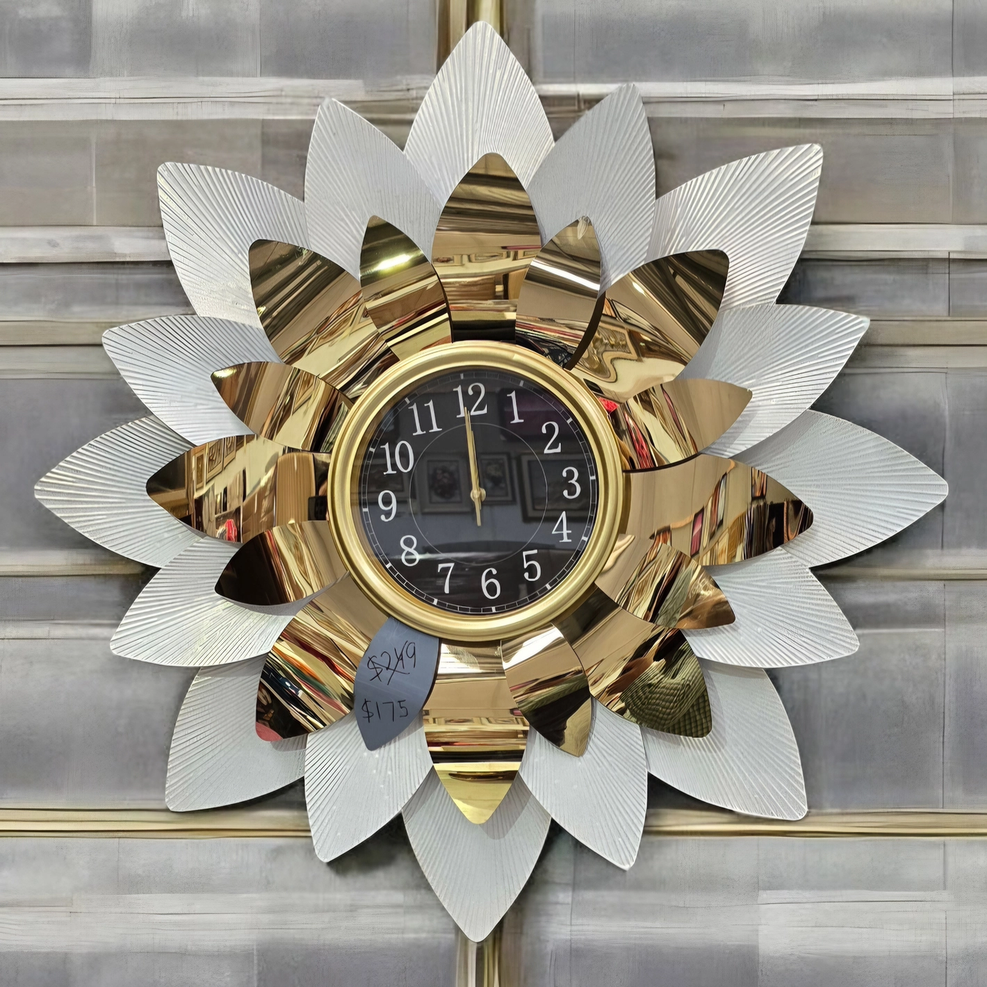 Luxury Sunflower-Inspired Wall Clock in Gold and Silver Finish